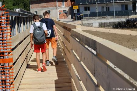 Začasni most v Stranjah povezal levi in desni breg Kamniške Bistrice (12)